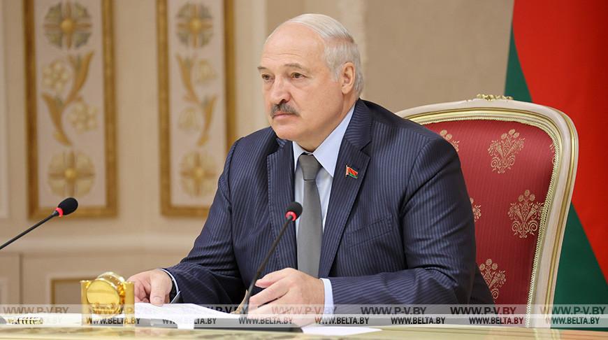Лукашенко: если люди не могут обеспечить себя продуктами питания, нечего разговаривать о суверенитете Лукашенко: если люди не могут обеспечить себя продуктами питания, нечего разговаривать о суверенитете