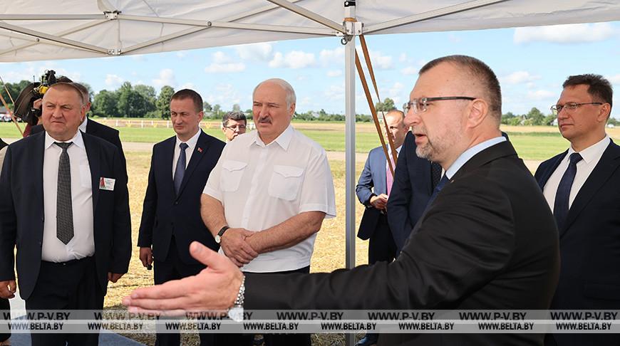 "Надо развивать свое, и это должно быть на контроле". Лукашенко начал серию региональных поездок по сельхозтематике