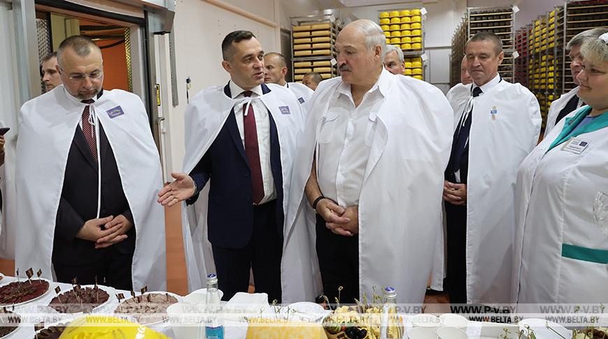 Александр Лукашенко ознакомился с производством сыров в Поставах Александр Лукашенко ознакомился с производством сыров в Поставах