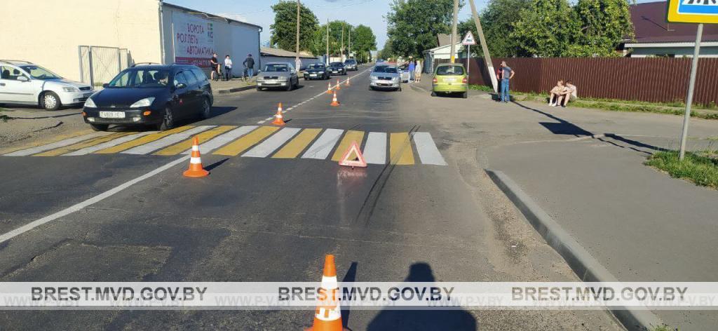В Пинске вчера под колеса автомобиля попала 9-летняя девочка