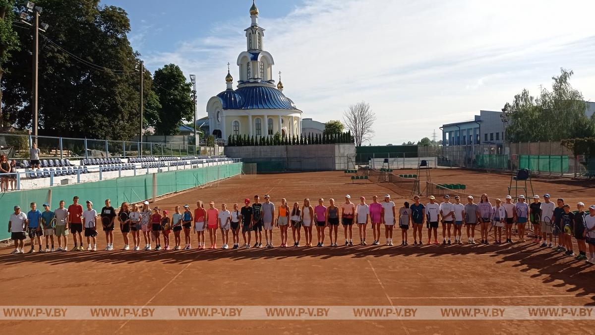 Посмотрите, как в Пинске прошел турнир по теннису памяти Якова Маркмана