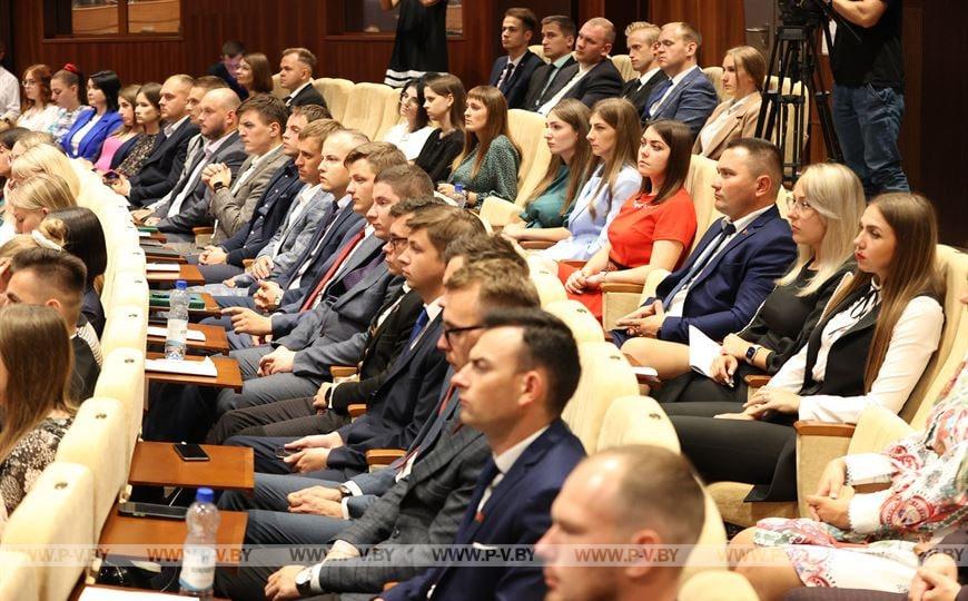Студентка ПолесГУ Анна Лазовская представляет Пинск в Молодёжном парламенте