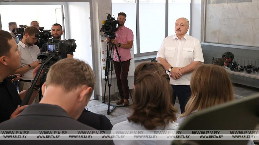 Лукашенко: наша независимость незыблема, с теми, кто думает иначе, я не разговариваю Лукашенко: наша независимость незыблема, с теми, кто думает иначе, я не разговариваю