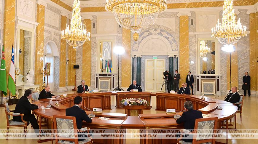 Решение мировых проблем, ядерное оружие и трактор для Путина. О чем говорил Лукашенко в Санкт-Петербурге