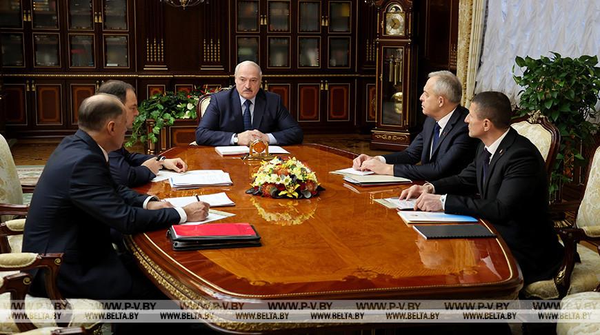 Лукашенко поставил задачу обеспечить безопасность в случае кибератак, но не создавать для этого новые центры Лукашенко поставил задачу обеспечить безопасность в случае кибератак, но не создавать для этого новые центры