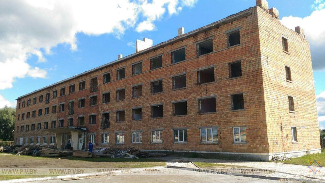 Почему в Пинске свернули стройку на месте бывшего общежития?