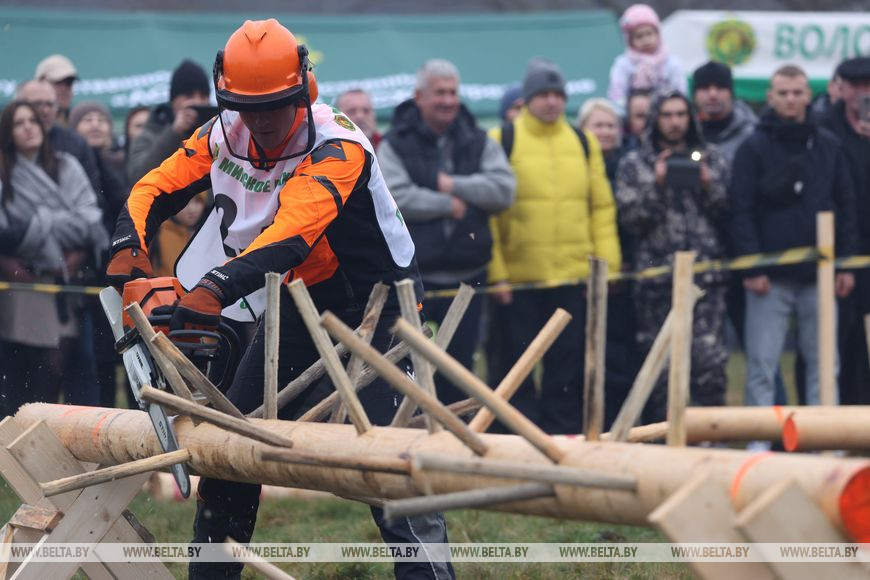 Уникальное событие. РЕПОРТАЖ с первого в мире чемпионата по рубке дров среди журналистов