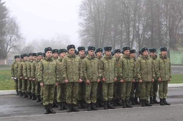 В Пинском погранотряде торжественно проводили уходящих в запас военнослужащих