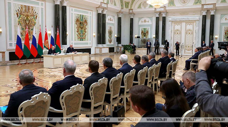 Нефть и газ - не главный вопрос. А что главное? Почему переговоры Лукашенко и Путина прошли не по протоколу