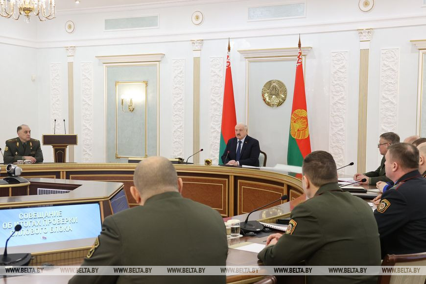 "Хочешь мира - готовься к войне". Лукашенко ответил на кривотолки о военных маневрах в Беларуси
