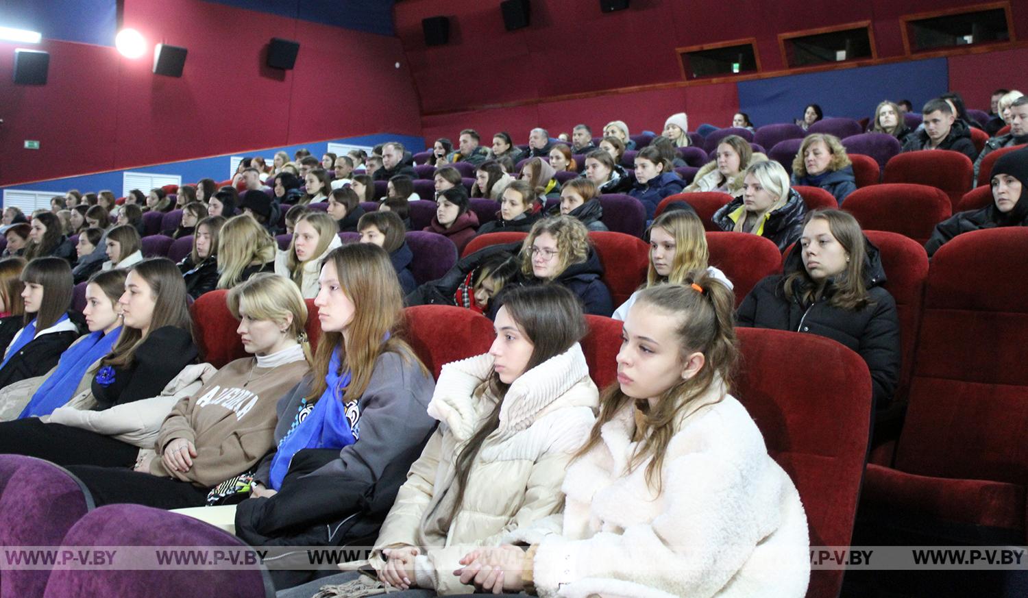 Открытый диалог с молодежью: «Забыть не имеем права» Открытый диалог с молодежью: «Забыть не имеем права»