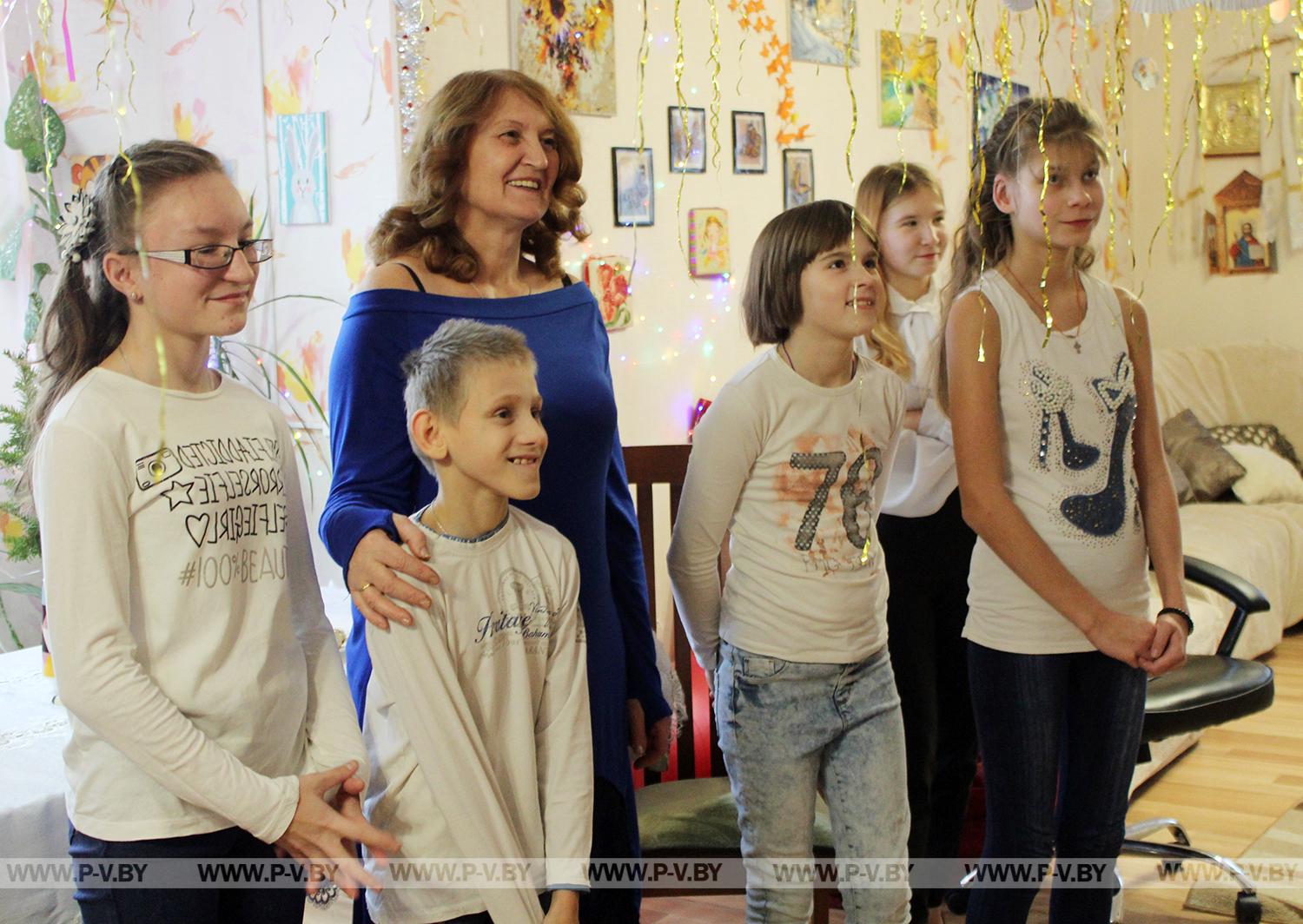 В Пинске стартовала новогодняя благотворительная акция «Наши дети»