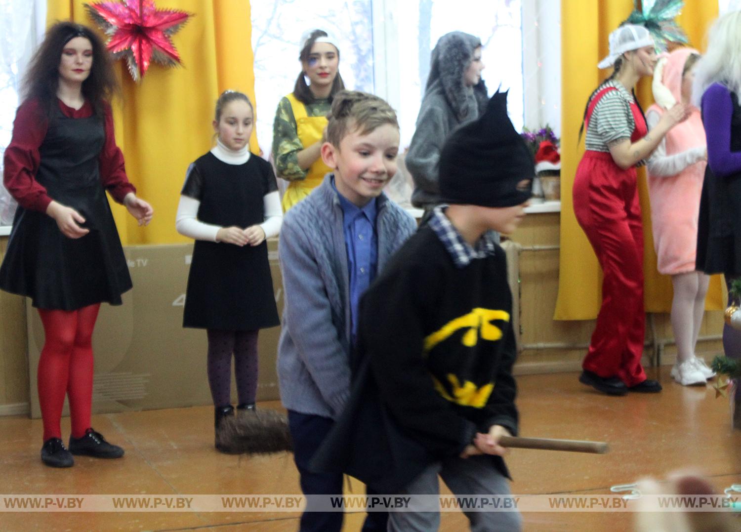 «Наши дети»: новогодний праздник для детей в территориальном центре социальной защиты населения г.Пинска