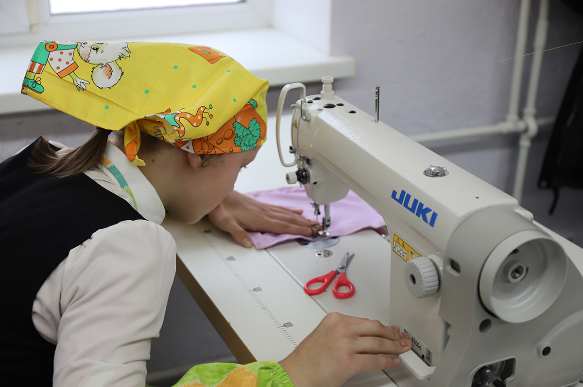 В школе-интернате в Брестской области открыли швейный класс для особенных девочек