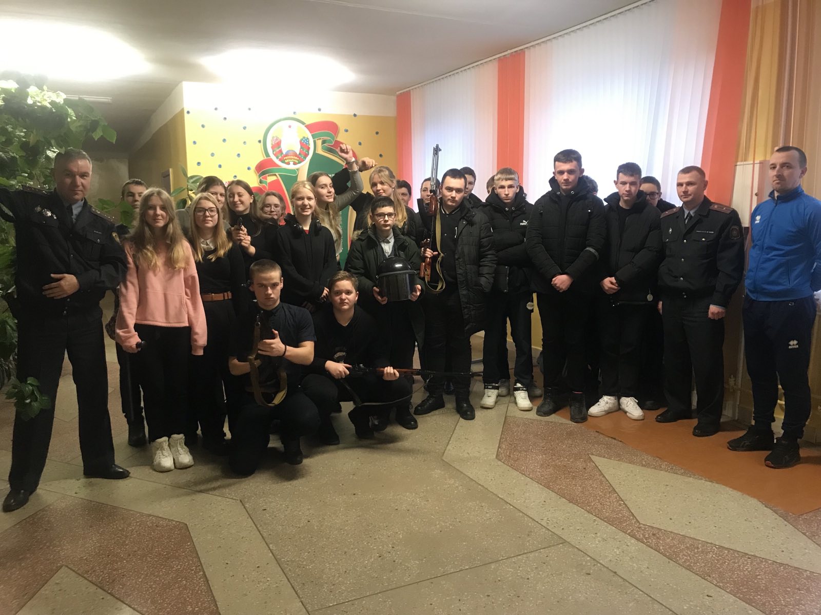 В школах района с участием сотрудников Пинского РОВД прошли профориентационные мероприятия