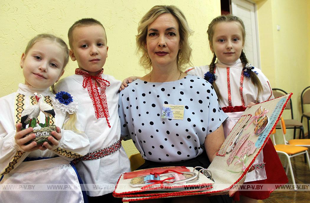 «Моя Беларусь»: как у маленьких пинчан воспитывают чувство гордости за родную страну «Моя Беларусь»: как у маленьких пинчан воспитывают чувство гордости за родную страну