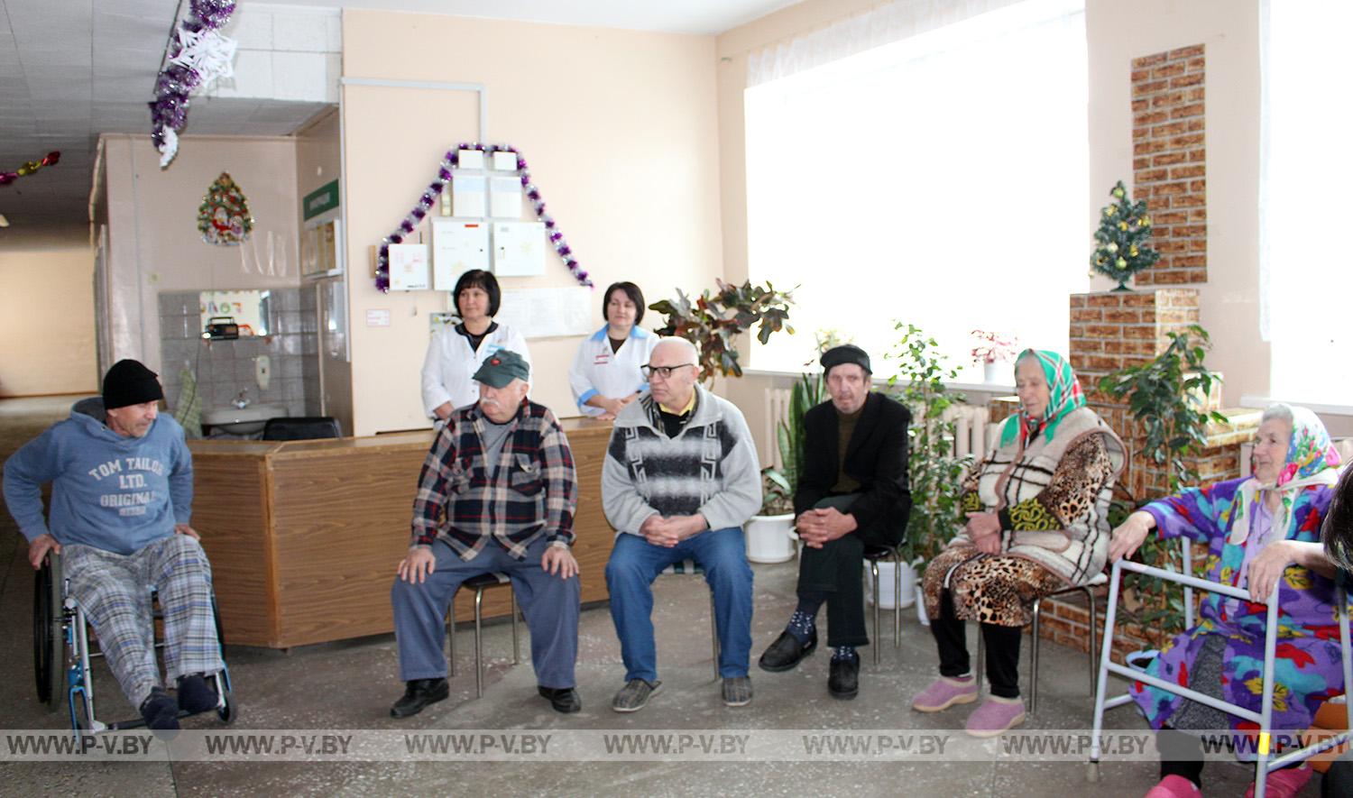 «От всей души»: пациенты Поречской и Оховской больниц встречали гостей