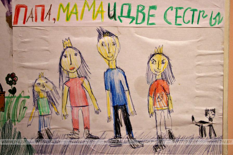 Год мира и созидания в Музее Белорусского Полесья начался с выставки юной художницы Василисы Русско