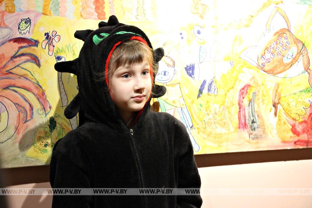 Год мира и созидания в Музее Белорусского Полесья начался с выставки юной художницы Василисы Русско