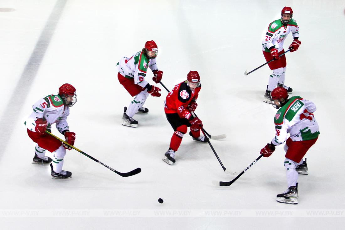 В первом хоккейном матче нового года на пинском льду сошлись лидеры высшей лиги