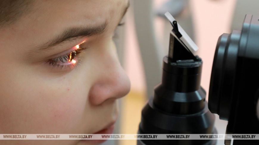 Пинские детские офтальмологи получили от спонсора новый диагностический аппарат