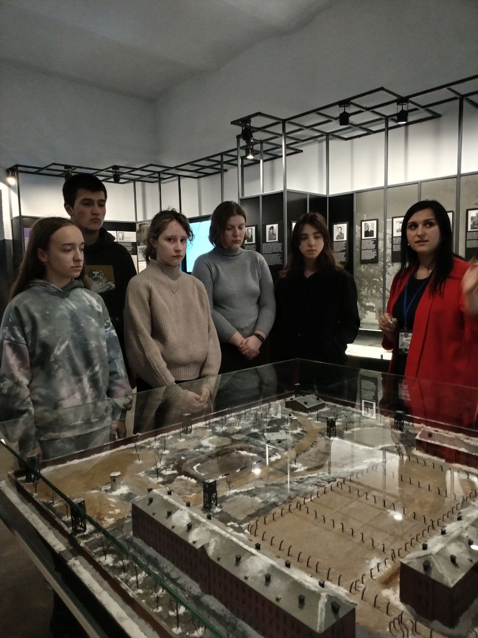 Школьники Пинского района посещают с экскурсиями патриотический комплекс в Берёзе