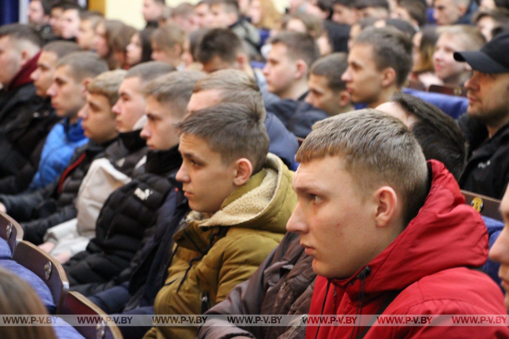 Профориентация: в Пинске состоялась встреча с представителями военных факультетов гражданских вузов