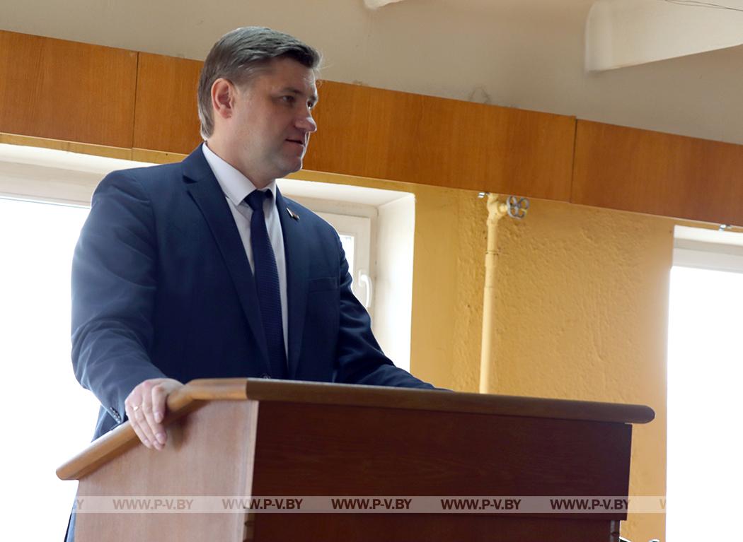 Единый день информирования в ЗАО «ХК «Пинскдрев» прошёл с участием министра антимонопольного регулирования и торговли