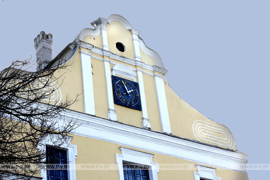 Почему молчат городские куранты, или Откуда появились часы на коллегиуме в Пинске?