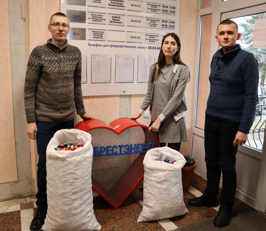 «Новая жизнь в обмен на крышечки»: партию ценного пластика отгрузили Пинские электрические сети