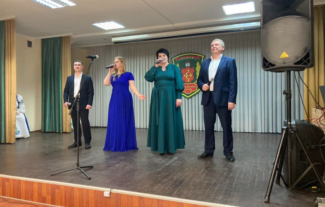 Пинских пограничников поздравили представительницы ОО «БСЖ»