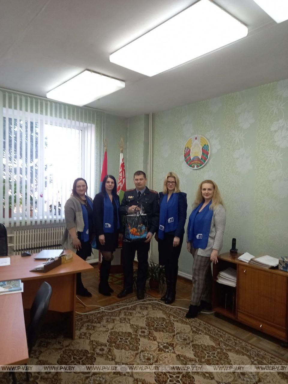 Поздравления от первички ОО "Белорусский союз женщин" райисполкома принимали стражи правопорядка