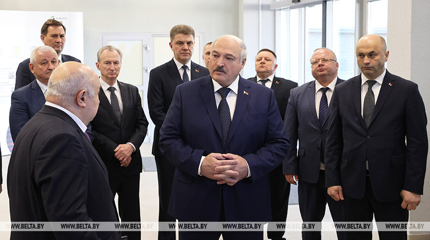 "Меня уговаривали продать и закрыть предприятия". Лукашенко рассказал, как и зачем Беларусь сохранила свою микроэлектронику