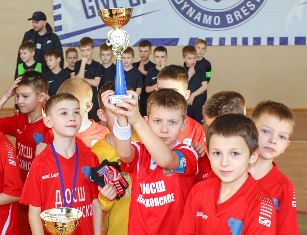 Юные футболисты из Парохонска - серебряные призёры межрегионального турнира по мини-футболу