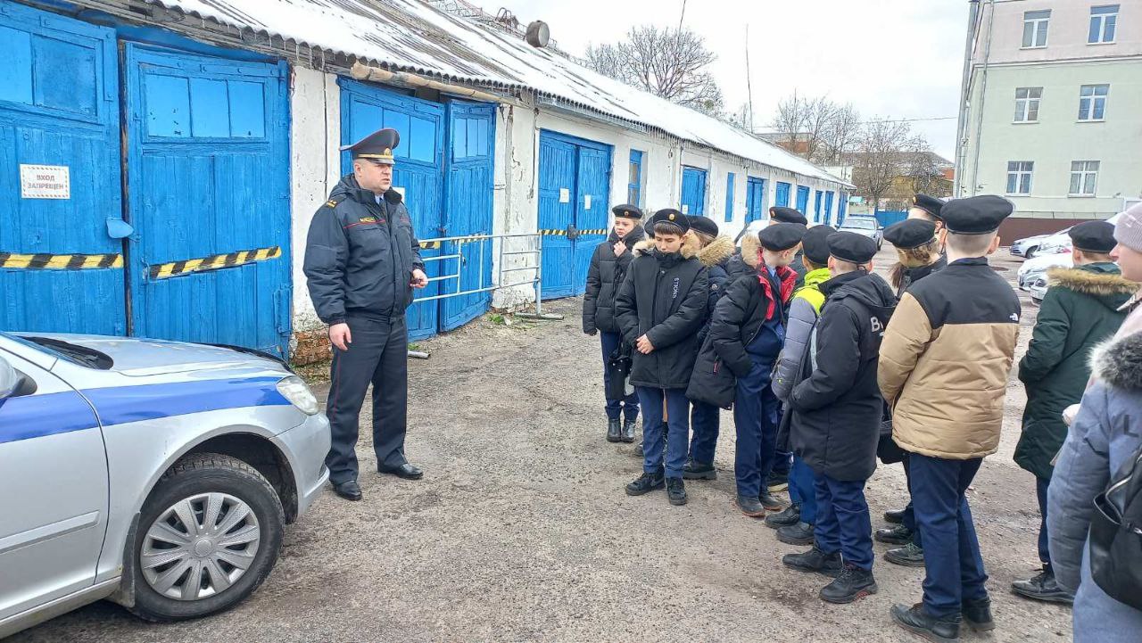 Шестиклассники побывали на экскурсии в Пинском РОВД
