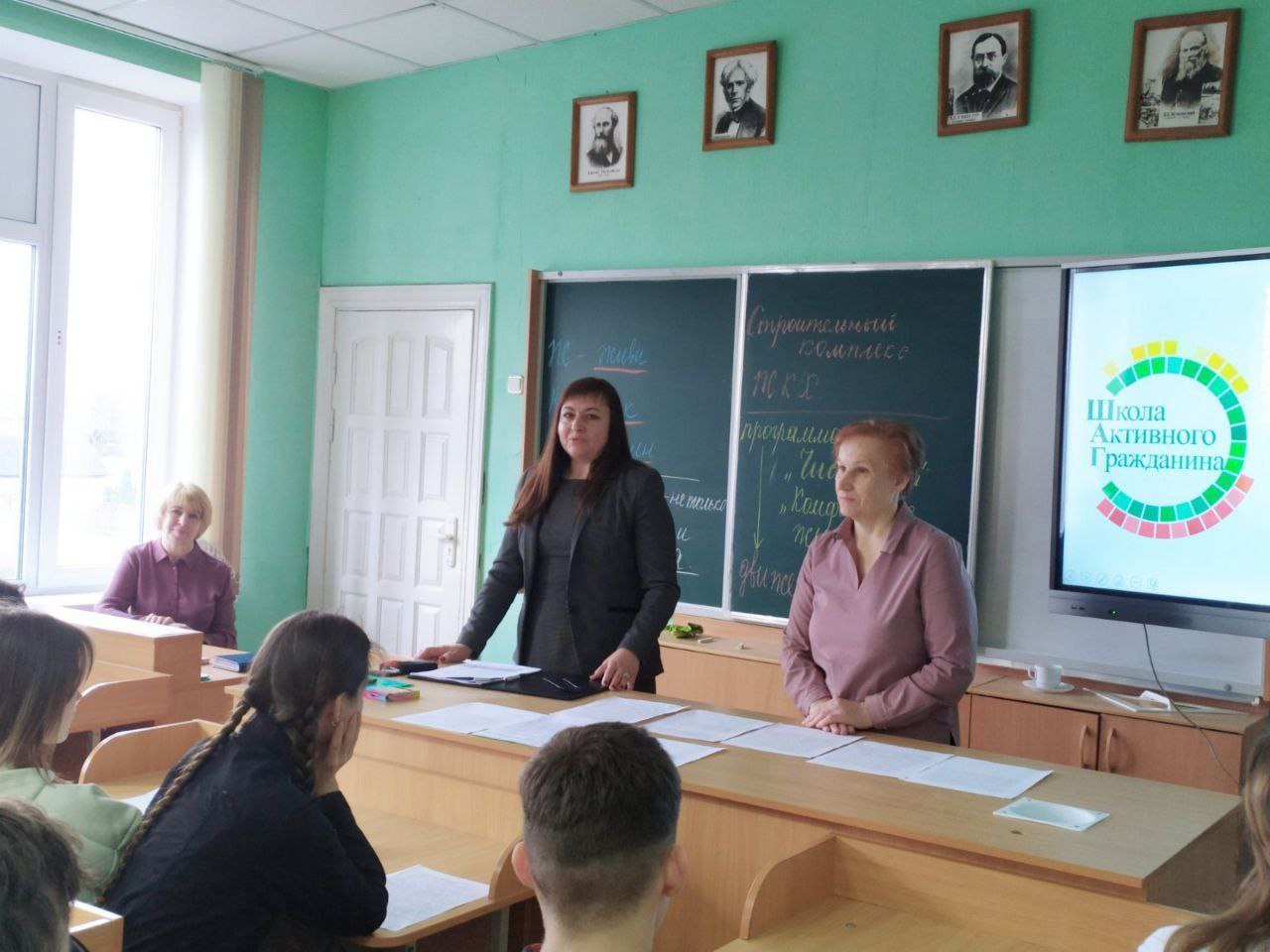 Старшеклассникам Плещицкой школы рассказали о мерах поддержки молодых специалистов на селе