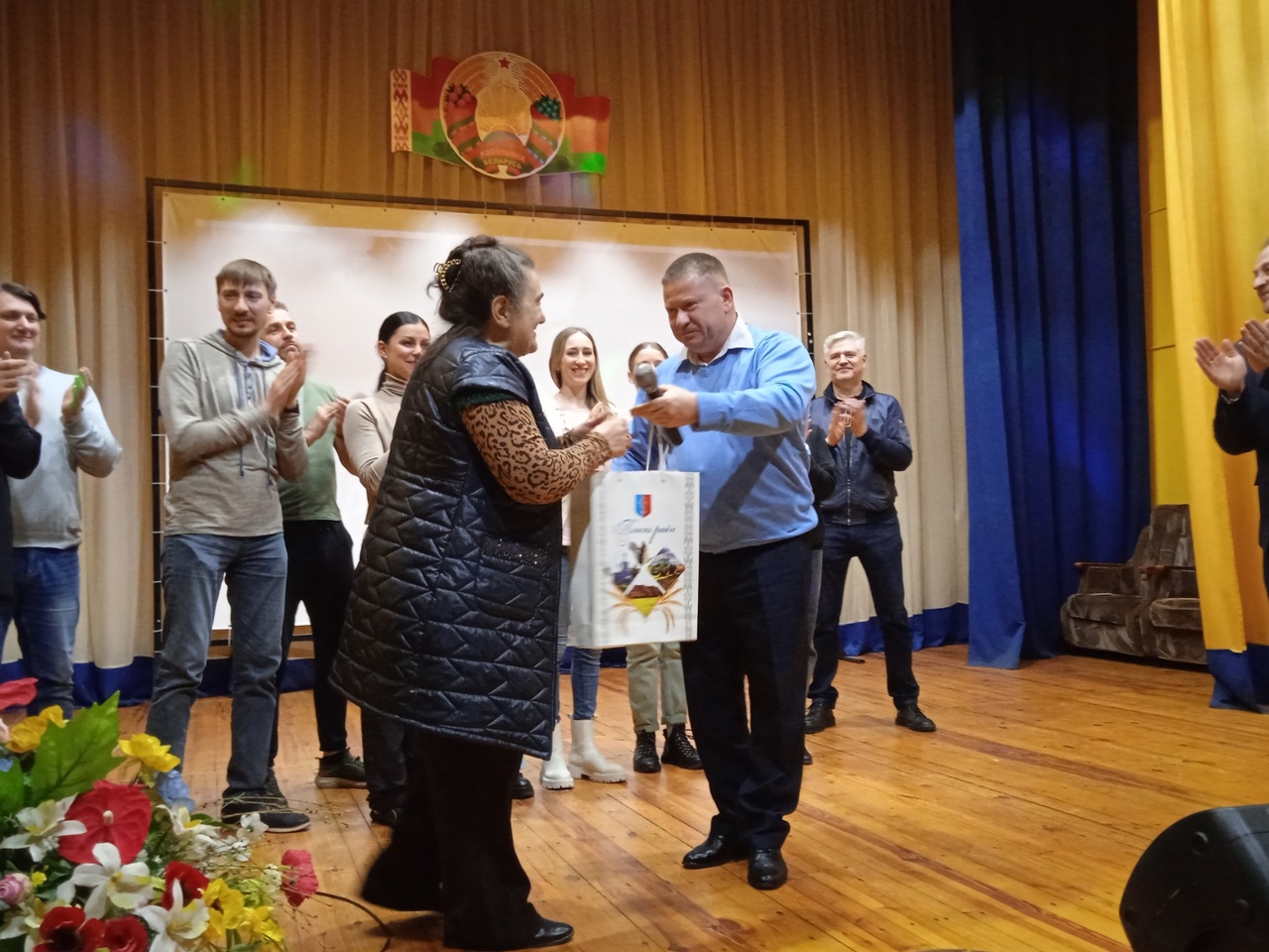 В Парохонске и «Свитанке» душевно встречали столичных артистов