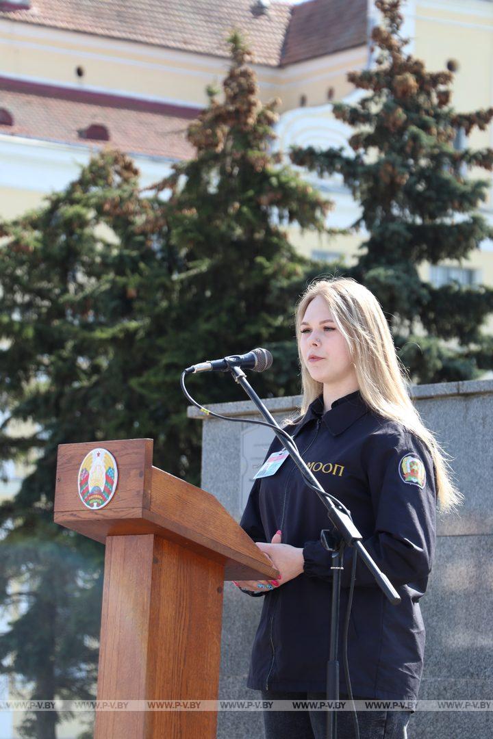 Ленин родился в апреле, когда расцветала земля…