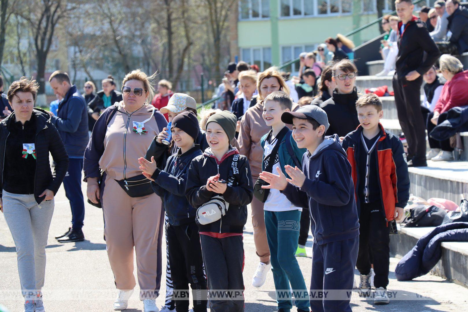 «Все на старт!»: на стадионе Пинковичской СШ состоялся легкоатлетический забег