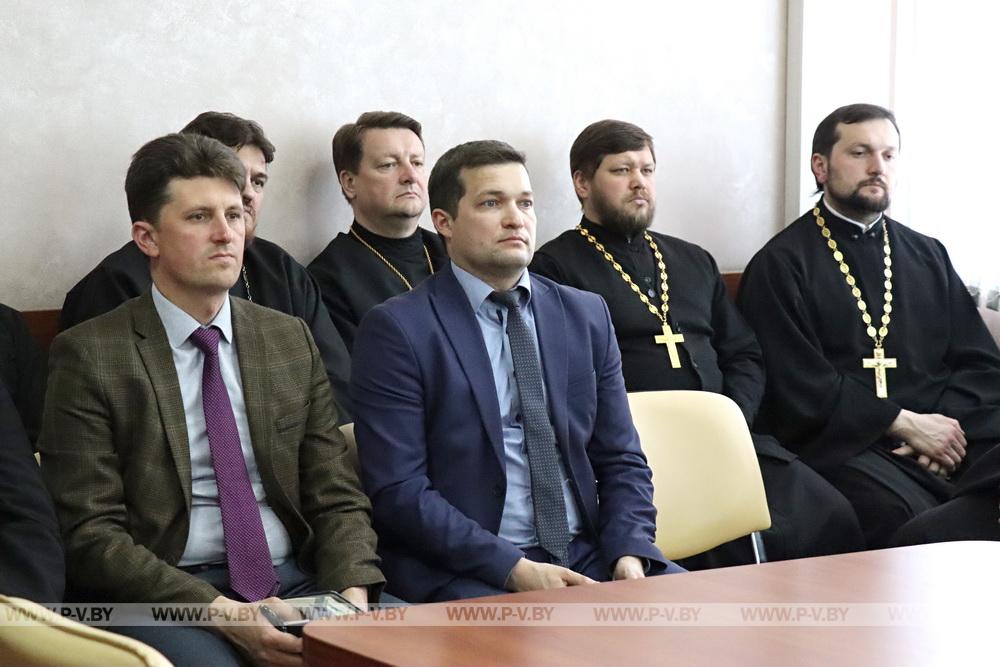 Глава Пинского района Игорь Брилевич встретился с представителями религиозных конфессий. О чём говорили? Глава Пинского района Игорь Брилевич встретился с представителями религиозных конфессий. О чём говорили?