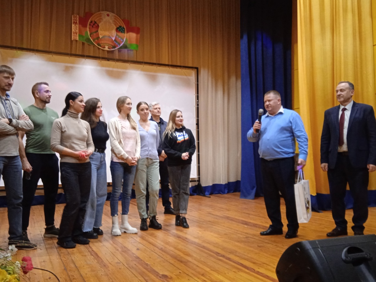 В Парохонске и «Свитанке» душевно встречали столичных артистов