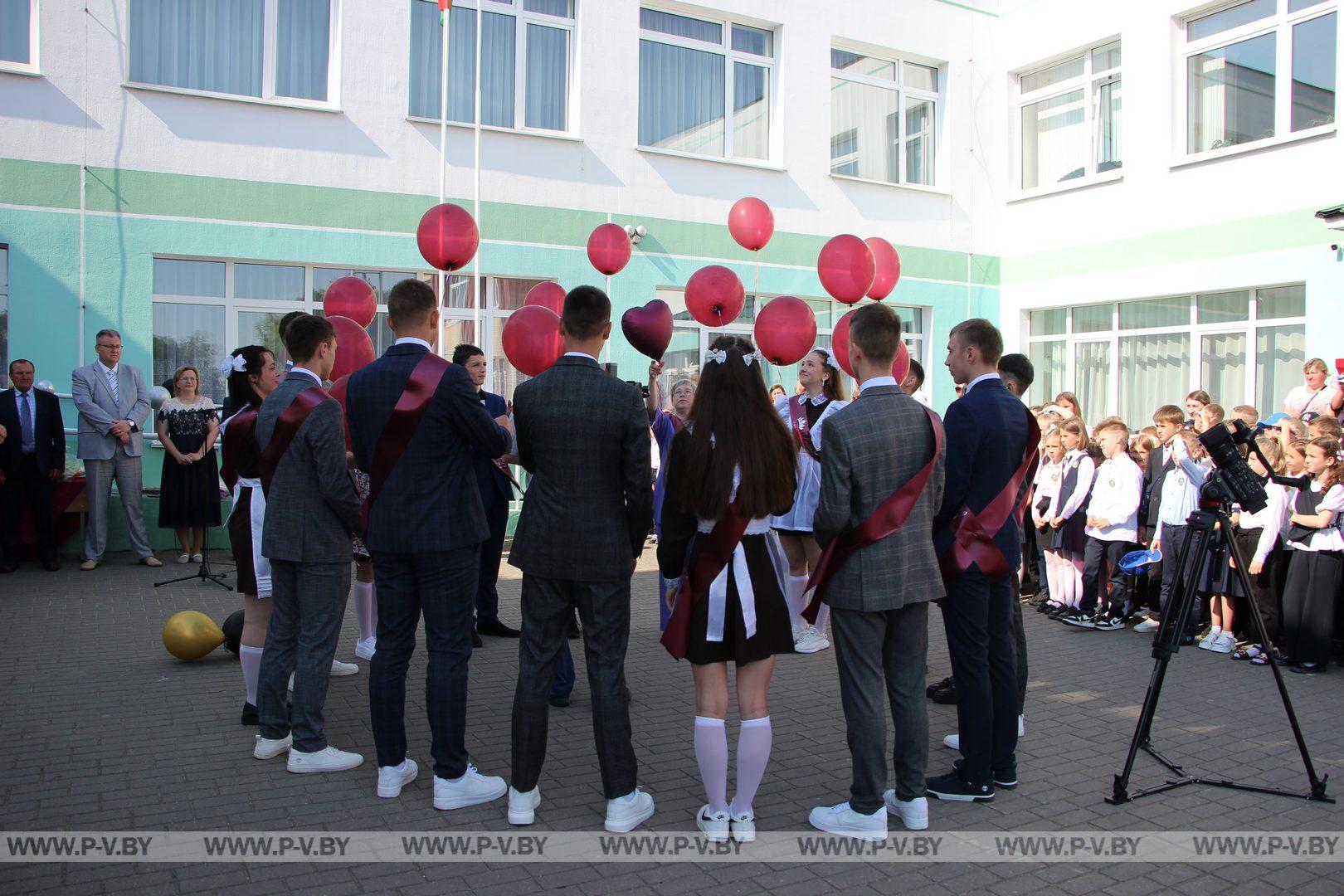 Парохонские выпускники попрощались со школой