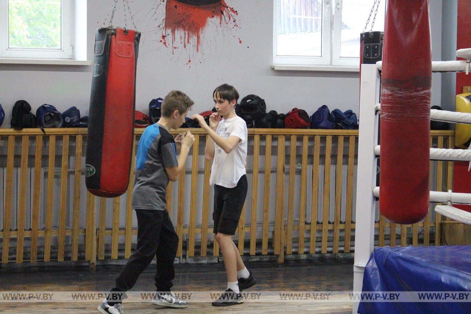 Для участников клуба «Подросток и Закон» организовали открытую тренировку по боксу
