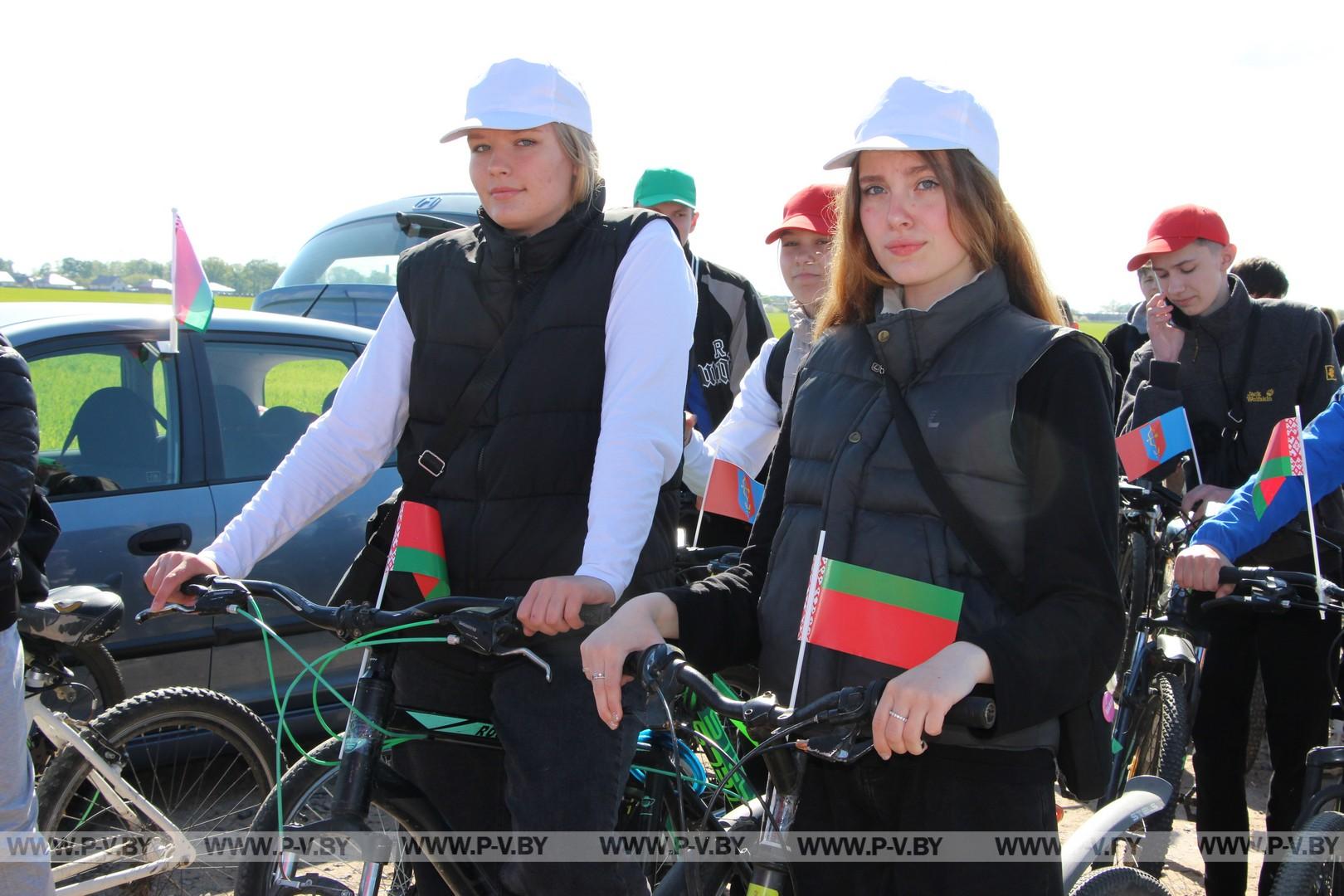 Участники молодёжного велопробега посетили памятные места Пинского района