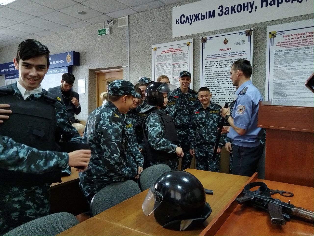 Участники военно-патриотического клуба «Щит Полесья» посетили Пинский отдел Департамента охраны