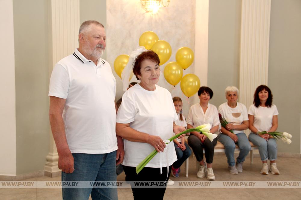 Накануне Дня семьи в городском загсе чествовали золотых юбиляров