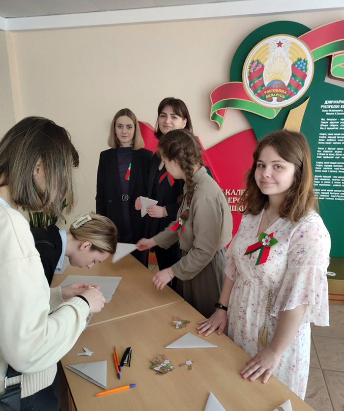 Активисты педколледжа поздравляли ветеранов: «Хотелось сказать многое, но к горлу подступал ком и непроизвольно накатывались на глаза слезы»