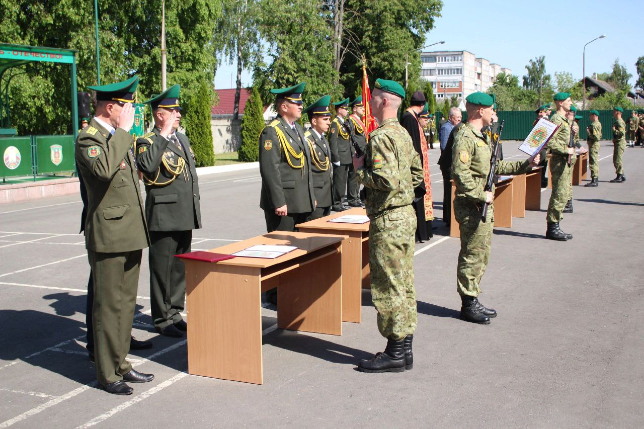 В Пинском погранотряде новобранцы приняли присягу