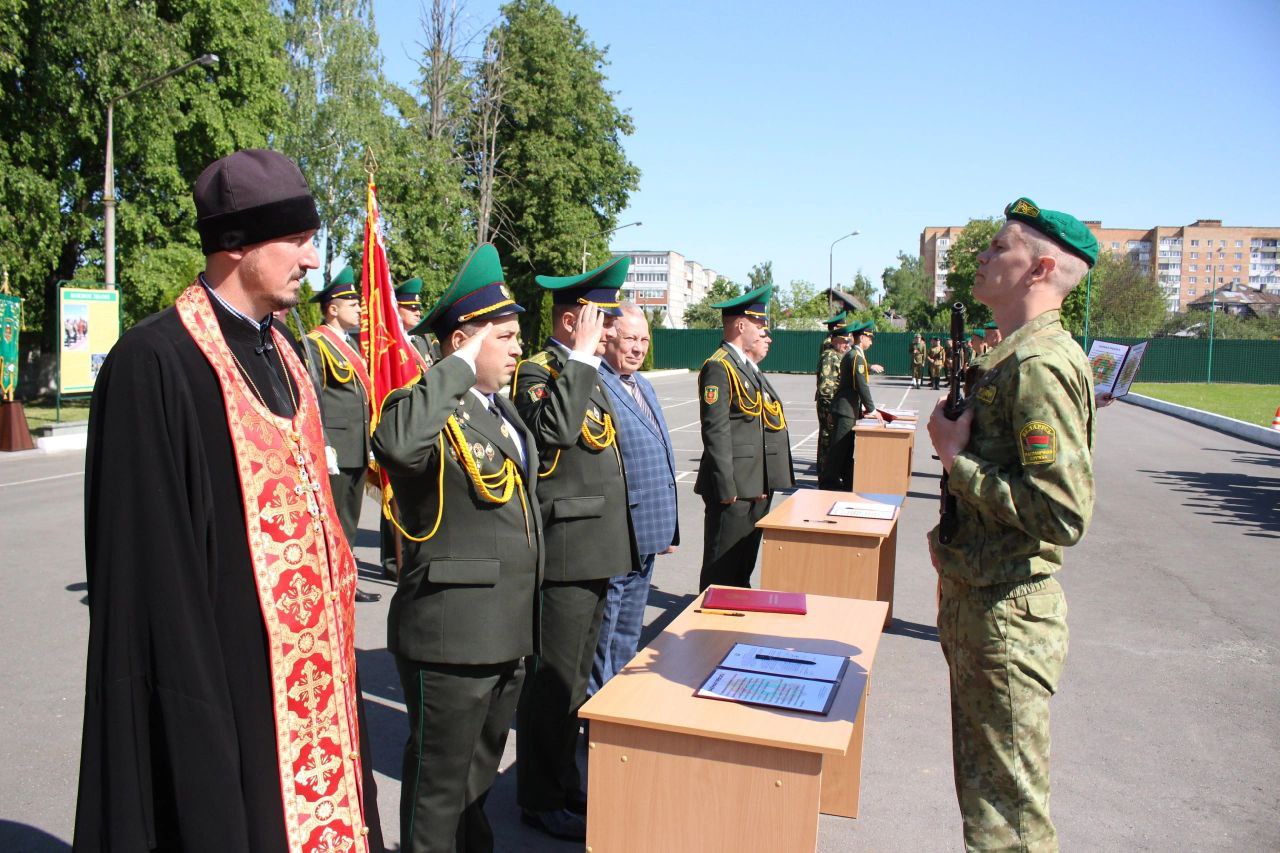 В Пинском погранотряде новобранцы приняли присягу