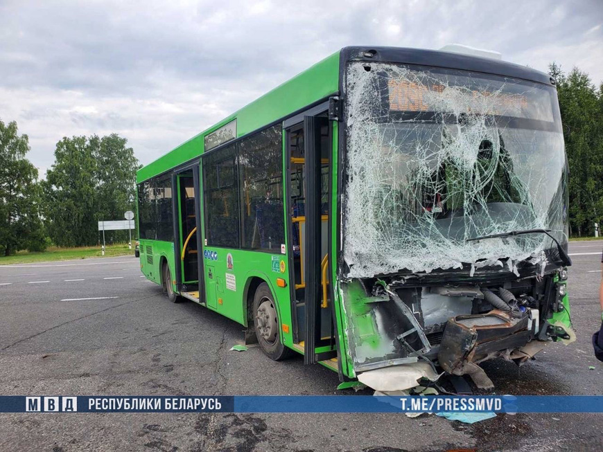 Два автобуса столкнулись в Пинском районе